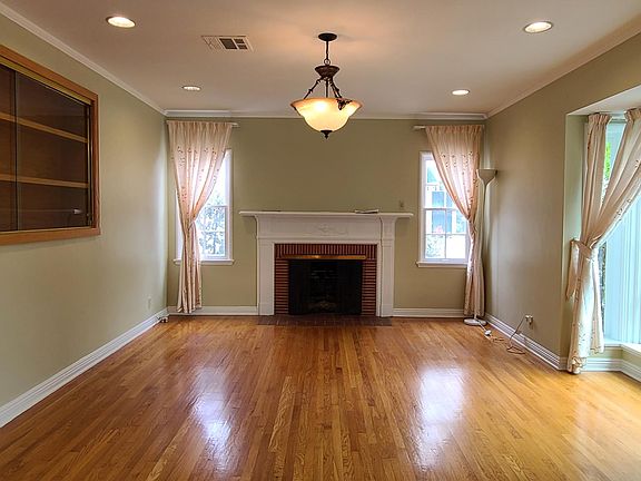 5th image of 2711 Bradford Ave
