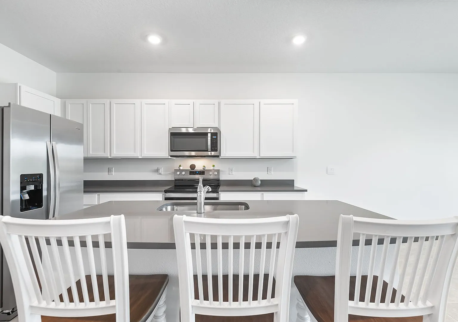 Angeline Townhome Available!! — Photo 3