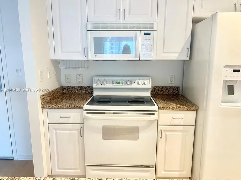 1155 Brickell Bay Dr #807 — Photo 4