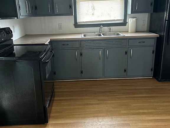 3rd image of 1007 Ainsley St