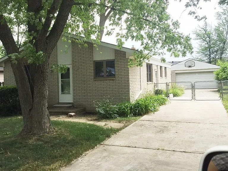 1250 Boyd St — Photo 2