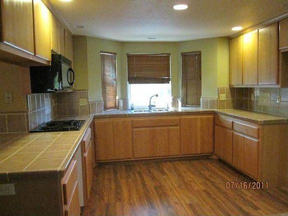 2nd image of 2216 McLaren Dr
