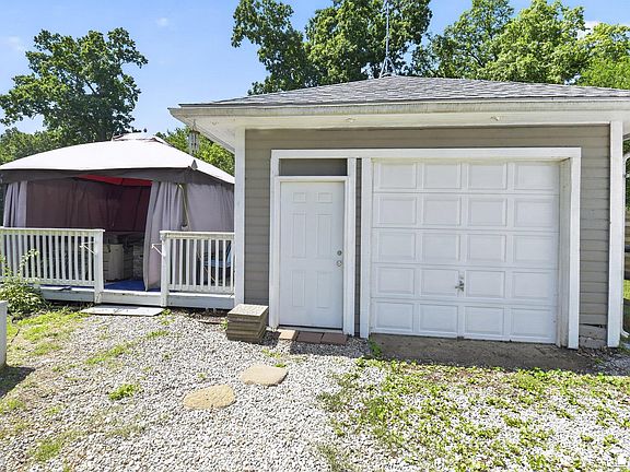 3rd image of 7871 Summerfield Rd