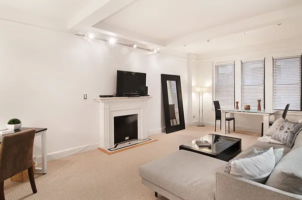 Rented by WAM Partners - William Moses Co. | media 24