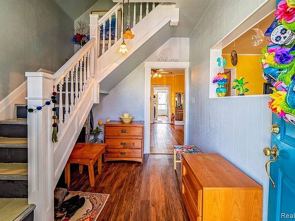 3rd image of 8833 Chamberlain St