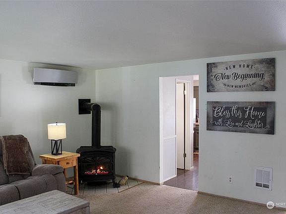 4th image of 1102 dewey dr