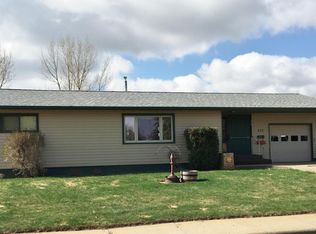 452 2nd St SE, Dickinson, ND 58601