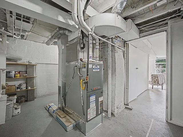 2220 SE Yamhill St — Photo 29