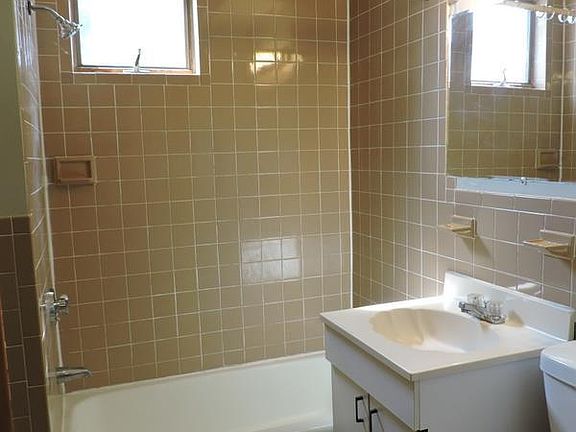 5th image of 140 Holland St #1R