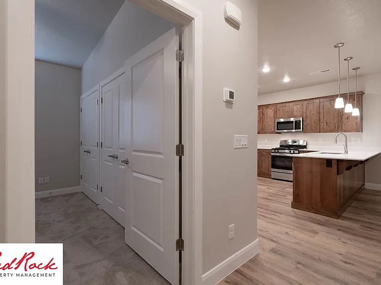 493 N 550 W — Photo 33