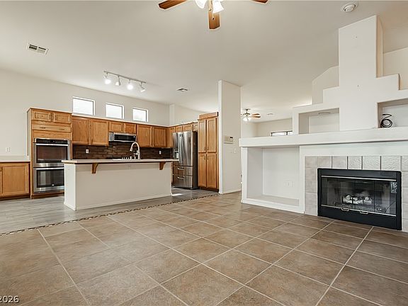 4th image of 1578 Livingston Dr