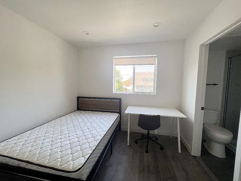 1439 W 37th Dr — Photo 30