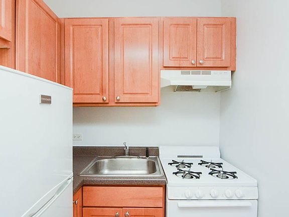 2nd image of 1742 N Humboldt Blvd #603