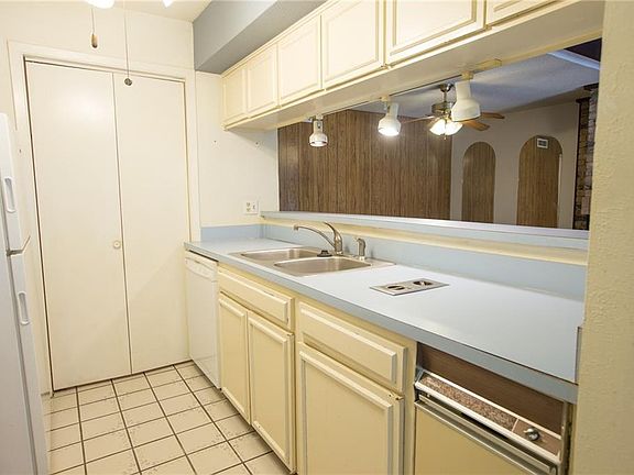 5th image of 2611 Westgate Dr