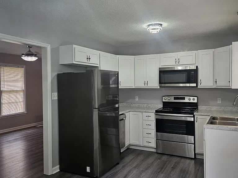 720 Gordon St — Photo 6