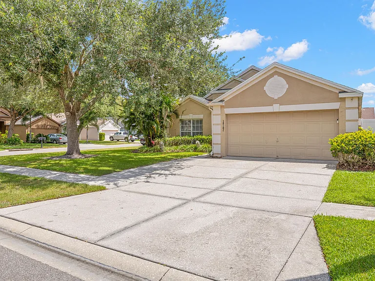 18102 Leafwood Cir — Photo 2