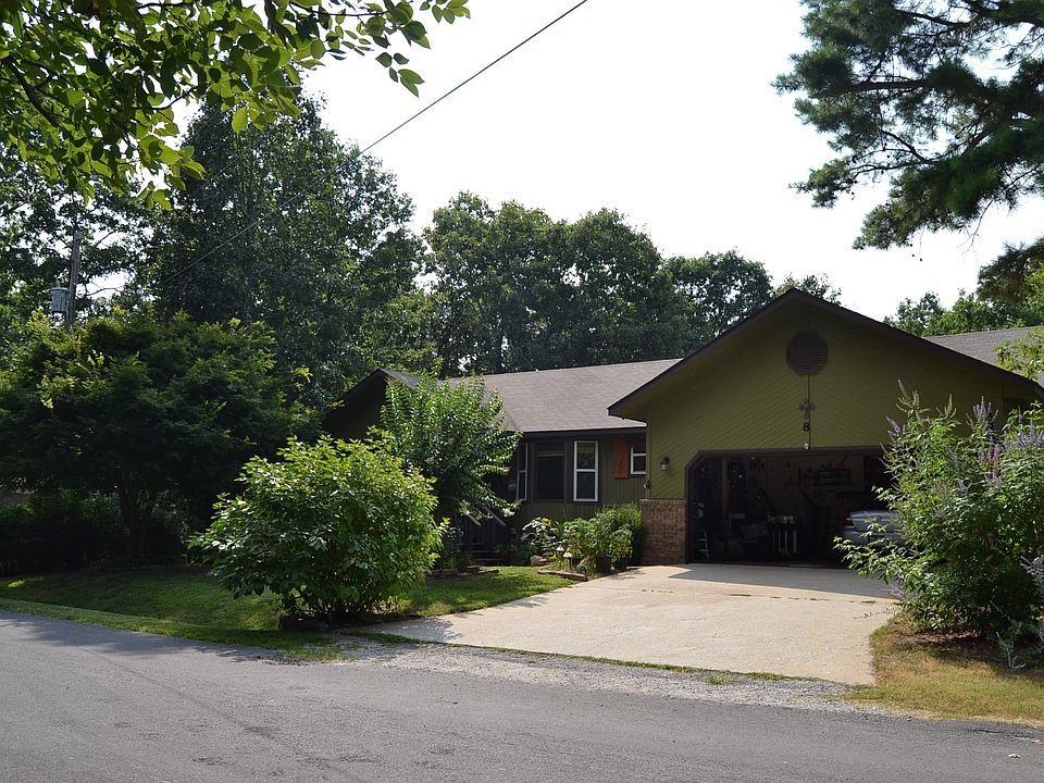 1st image of 8 Andover Ln