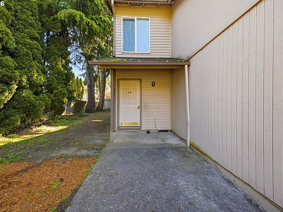 2nd image of 627 SE 132nd Ave