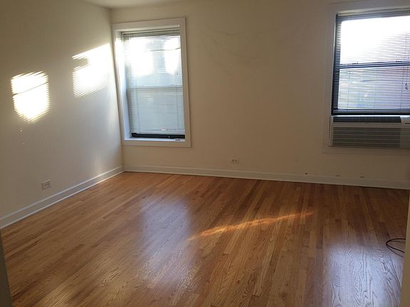 3rd image of 1166 N Milwaukee Ave