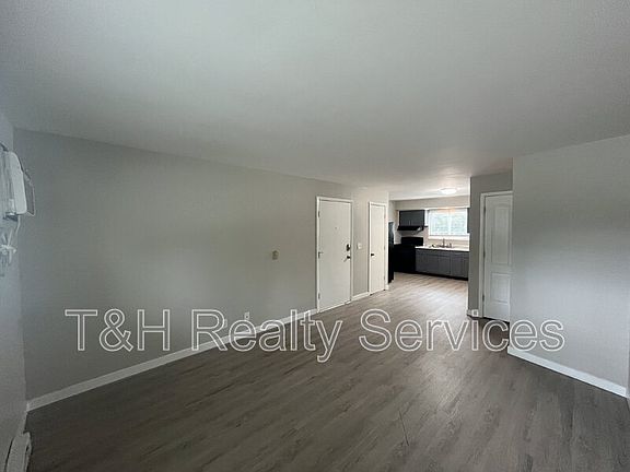 2nd image of 1152 Evans Ave APT 4