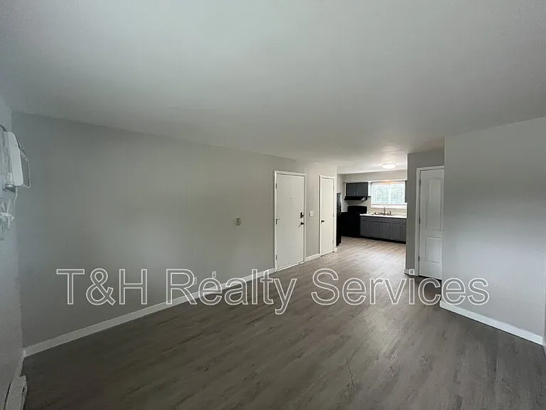 1152 Evans Ave #4 — Photo 2
