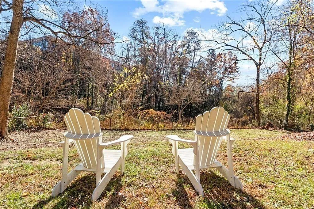 3 bed, 2.0 bath, 1422 sqft, $6,500 — Photo 2