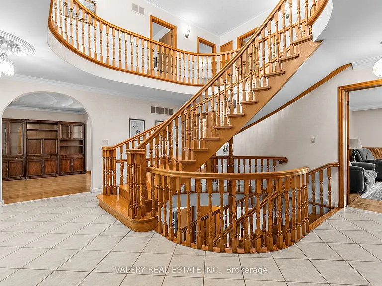 370 Maple Leaf Dr — Photo 3