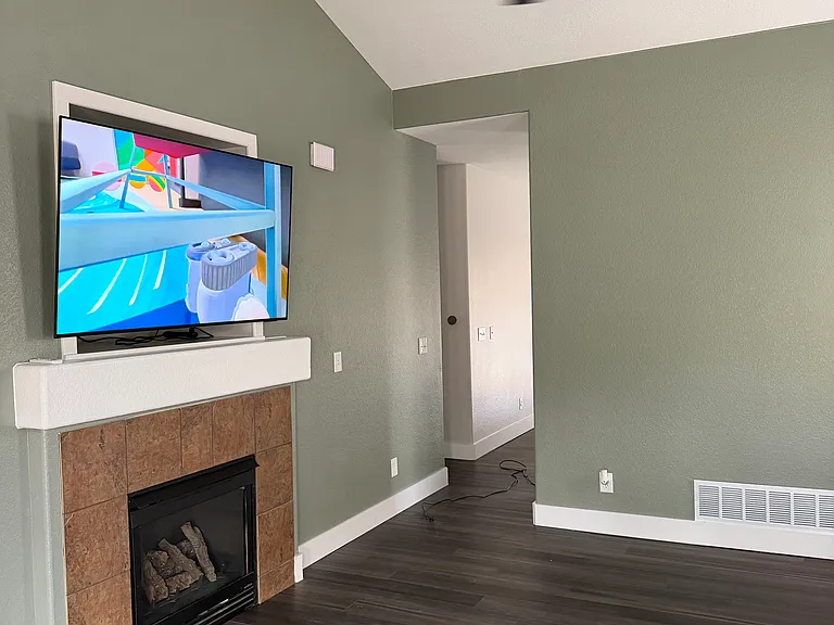204 Straw Ct — Photo 4