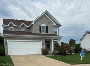 3659 Sugarbush Dr, Howell, MI 48843