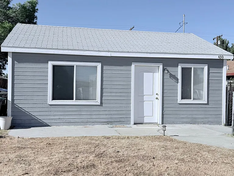 430 W Wilson Ave — Photo 2