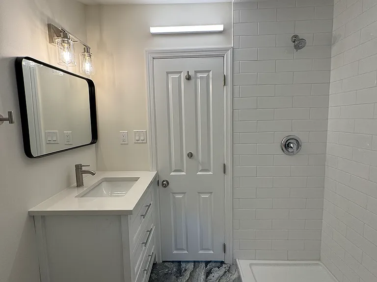 523 Leetes Island Rd — Photo 4