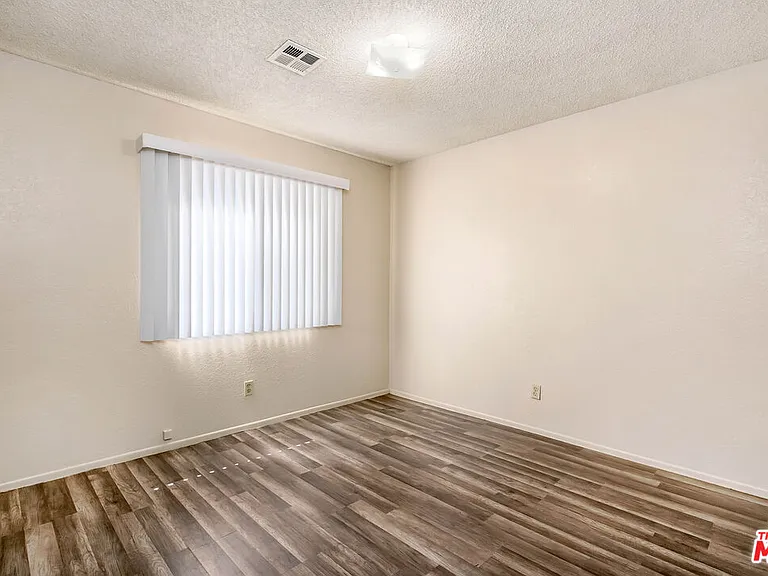 550 E Avenue H14 — Photo 7