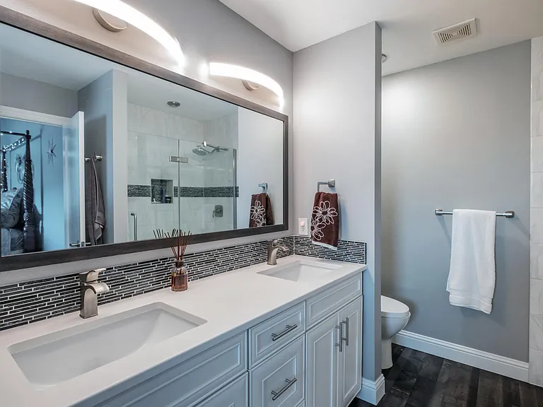 2215 Crestview Dr S — Photo 20