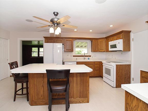4th image of 8330 Maylor Dr