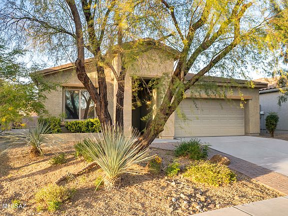3rd image of 1091 E Empire Canyon Ln