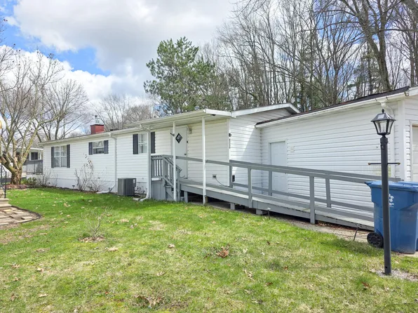 8260 Earls Ct, Kalamazoo, MI 49009