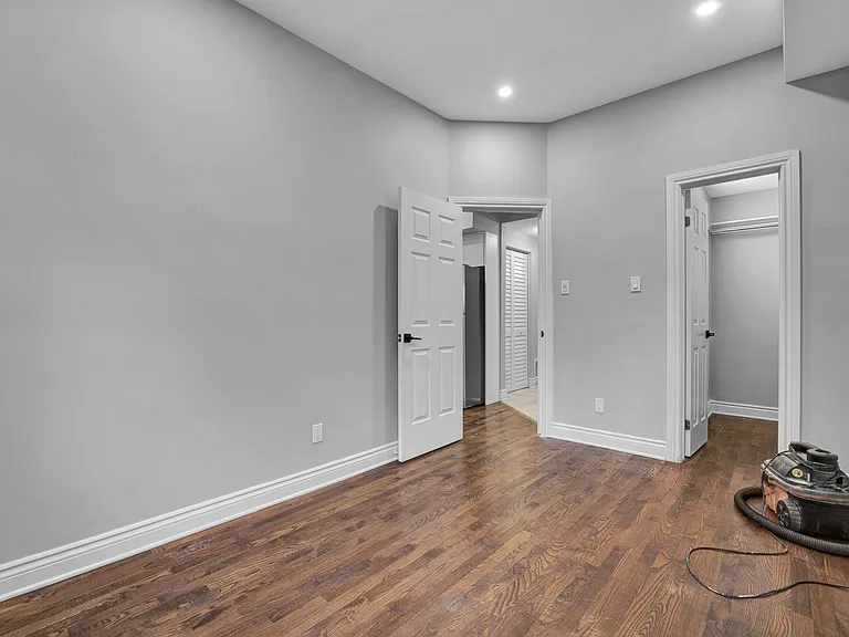 265 Carruthers Ave #202 — Photo 4