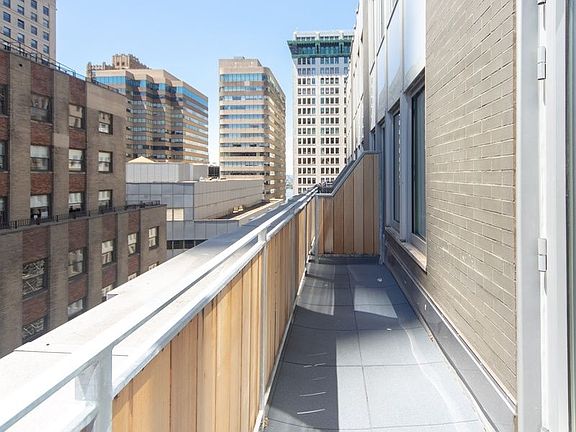 4th image of 20 Broad St #2411