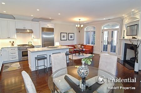 4th image of 1727 N Burling St #3A