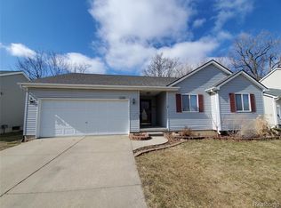 5388 Tall Oaks Dr, Flint, MI 48507