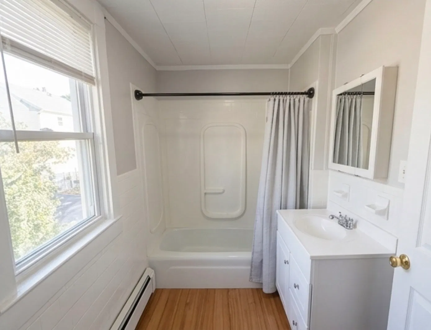 1 bed, 900 sqft, $1,600 — Photo 4