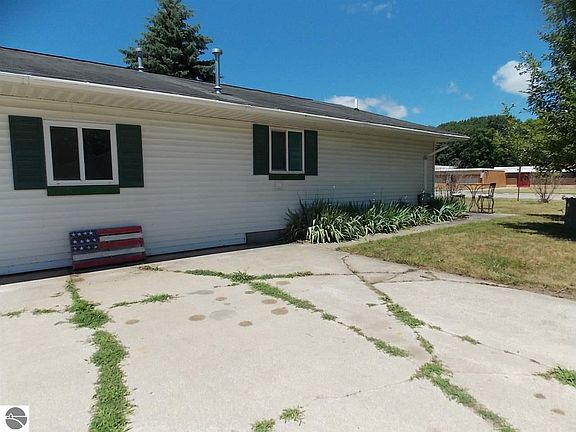 4th image of 229 N Gladwin St