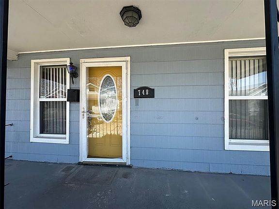 4th image of 748 Ponce Ave