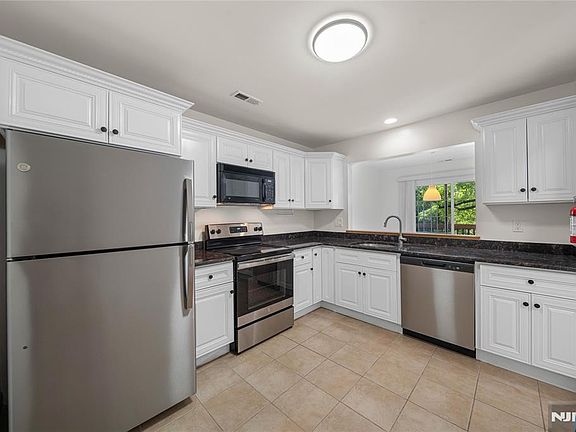 3rd image of 764 Charles Ct