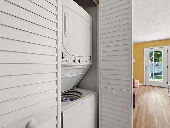 4th image of 6615 Cherry Laurel Dr.