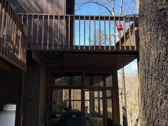 3rd image of 207 Cliff View Ln