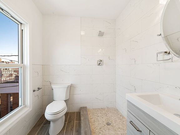 5th image of 1043 Virginia Ave