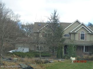 230 Bob White Dr, Henryville, PA 18332