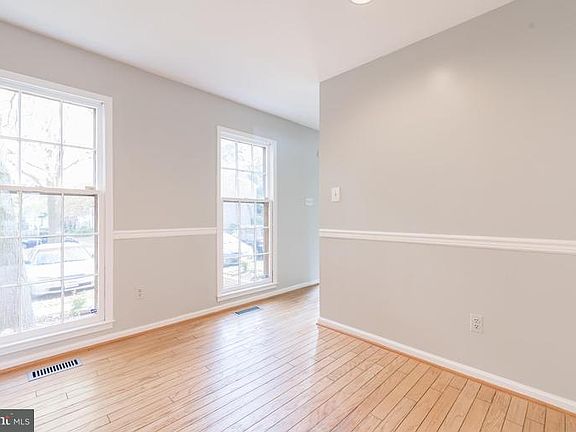 4th image of 5956 Berkshire Ct