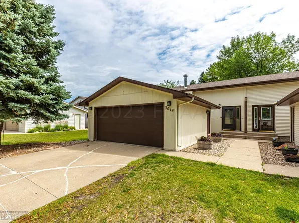 3014 18th St S, Fargo, ND 58103